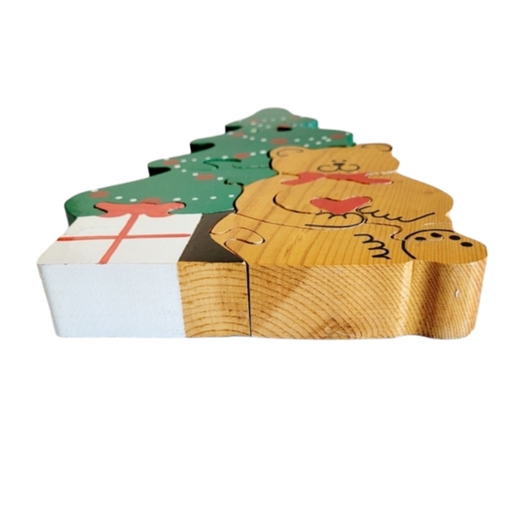 Handmade hand painted puzzle of bear sitting in front of Christmas tree - Picture 3 of 7
